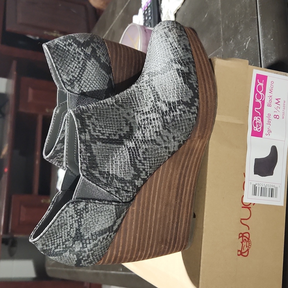 Boots - Picture 6 of 6